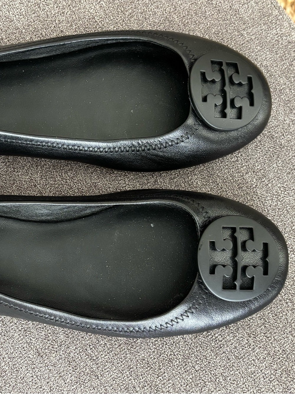 Tory Burch Black Round-Logo Leather Ballet Flats 8 1/2 M